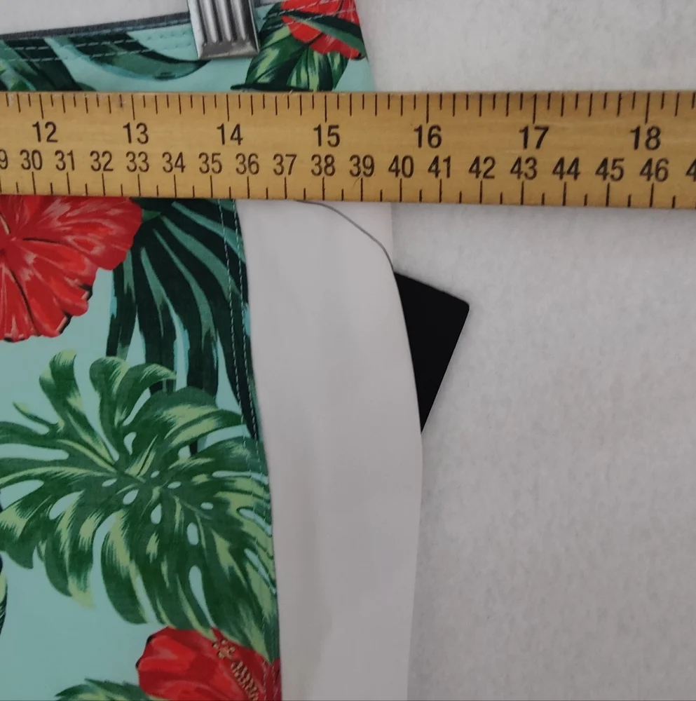 Hurley Hibiscus Floral‎ Stretch Board Shorts Swim Trunks Mens size 28 NEW